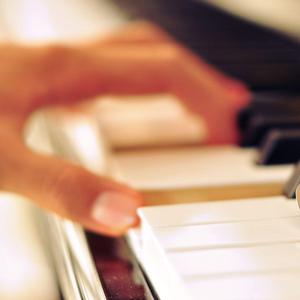 日本久久美女裸照高潮美图
